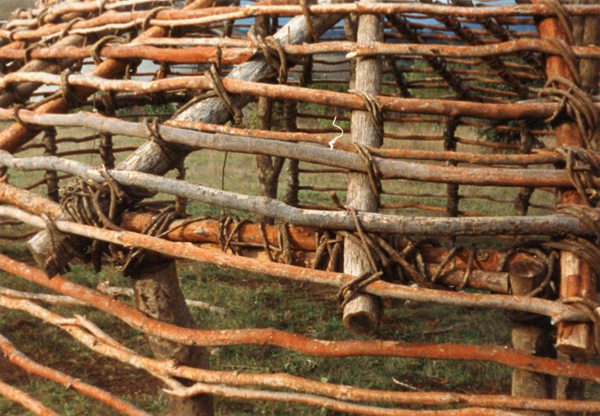 Estructura exterior (detalle troncos y amarres) Estructura exterior (detalle troncos y amarres)